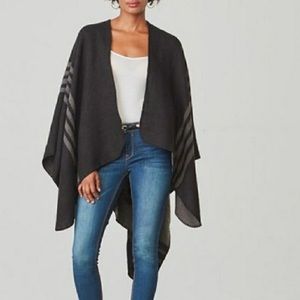 BB Dakota black reversible poncho